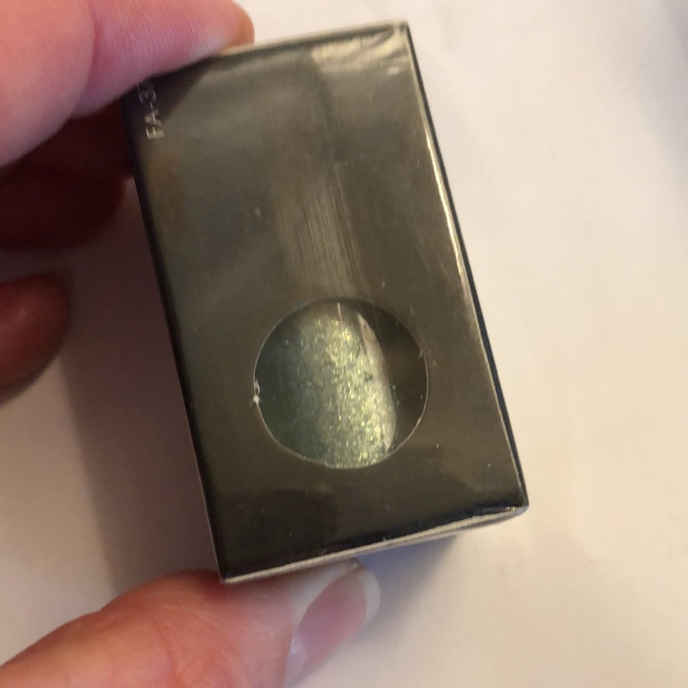 NIB #17 Aqua Glimmer High Pigment Loose Eye Powder - Picture 4 of 13